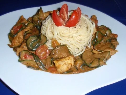 Rezept: Zucchini-Filet-Pfanne mit Spaghetti Bild Nr. 11 Zucchini-Filet-Pfanne mit Spaghetti - Rezept - Bild Nr. 11