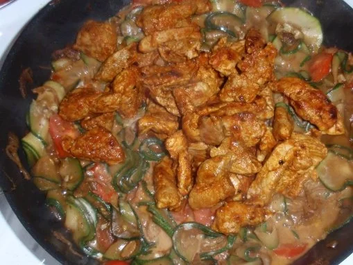 Rezept: Zucchini-Filet-Pfanne mit Spaghetti Bild Nr. 9 Zucchini-Filet-Pfanne mit Spaghetti - Rezept - Bild Nr. 9