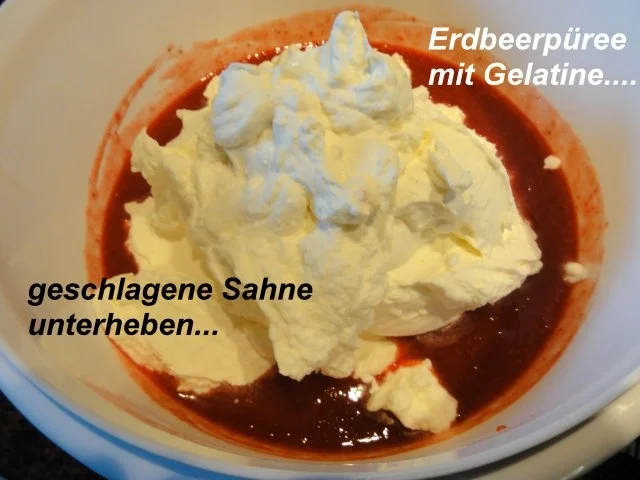 Biskuit:  ERDBEER - SAHNE - ROLLE - Rezept - Bild Nr. 9