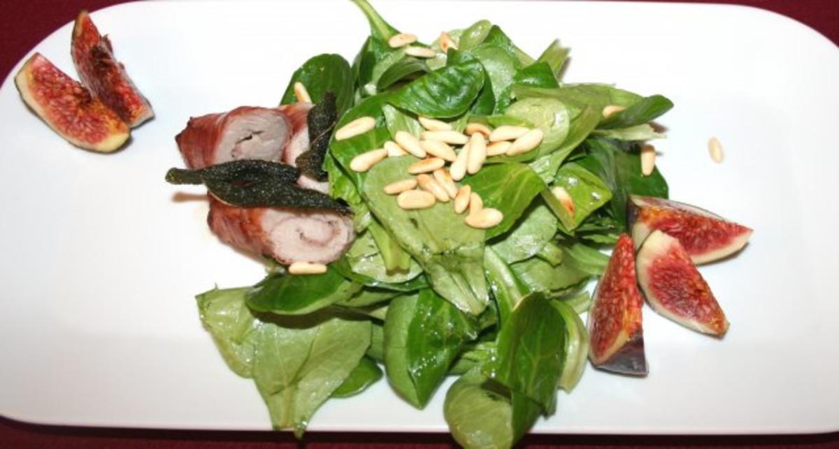 Kalbsinvoltini mit Parmaschinken und Salbei auf Salat mit frischen ...
