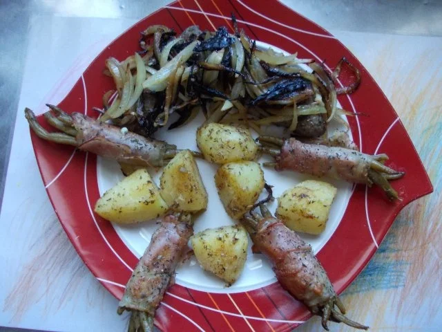 LAMM-MEDAILLONS mit GEBRATENEN ZWIEBEL - Rezept