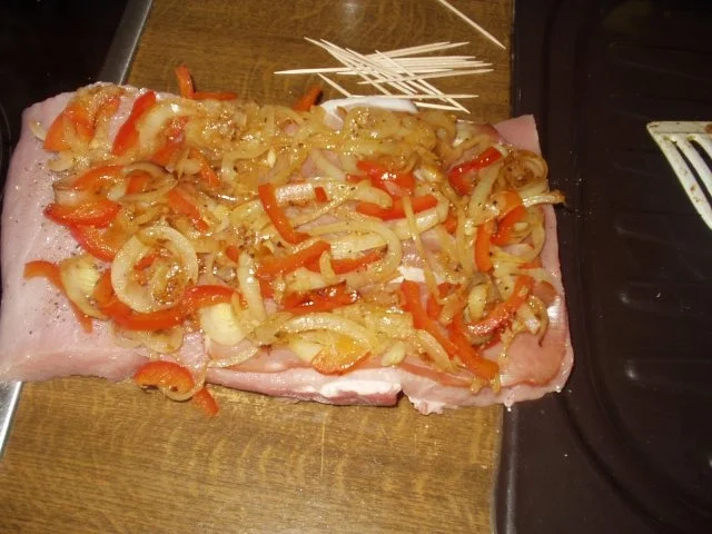 Rezept: Zwiebelrollbraten Bild Nr. 4 Zwiebelrollbraten - Rezept - Bild Nr. 4