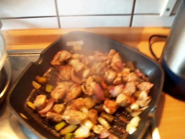 Bunter Gulaschtopf mit Nudeln - Rezept - Bild Nr. 2