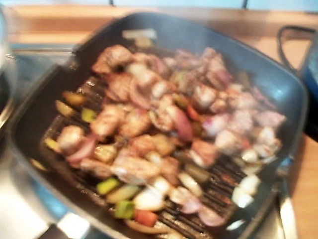 Bunter Gulaschtopf mit Nudeln - Rezept - Bild Nr. 3