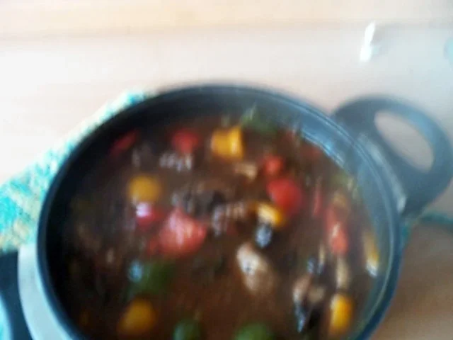 Bunter Gulaschtopf mit Nudeln - Rezept - Bild Nr. 4