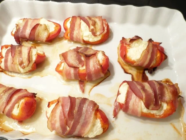 Paprikaschiffchen im Speckmantel - Rezept