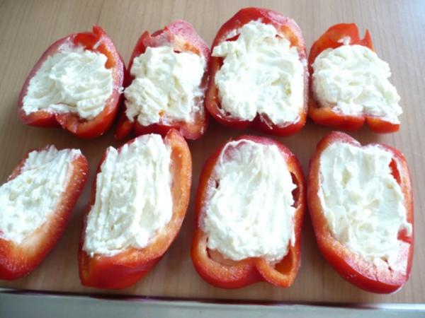 Paprikaschiffchen im Speckmantel