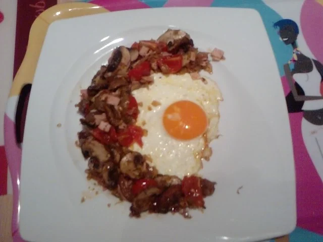 Rezept: Gespiegelte Eier im scharfem Rahmen Gespiegelte Eier im scharfem Rahmen - Rezept