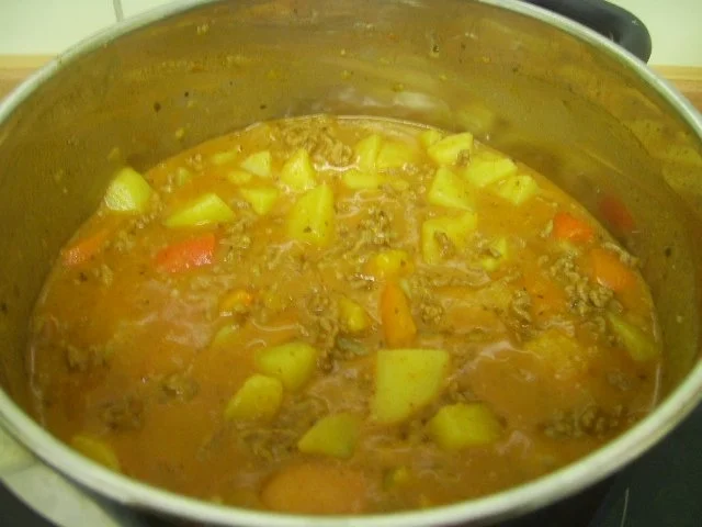 Hackfleischtopf mit Kartoffeln und Paprika - Rezept