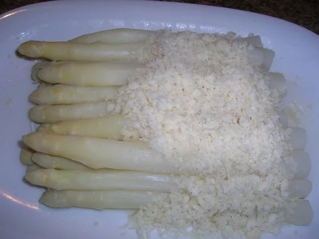 Rezept: Spargel Milano neben Herrenkartoffeln und kleinem Filetsteak Bild Nr. 5 Spargel Milano neben Herrenkartoffeln und kleinem Filetsteak - Rezept - Bild Nr. 5