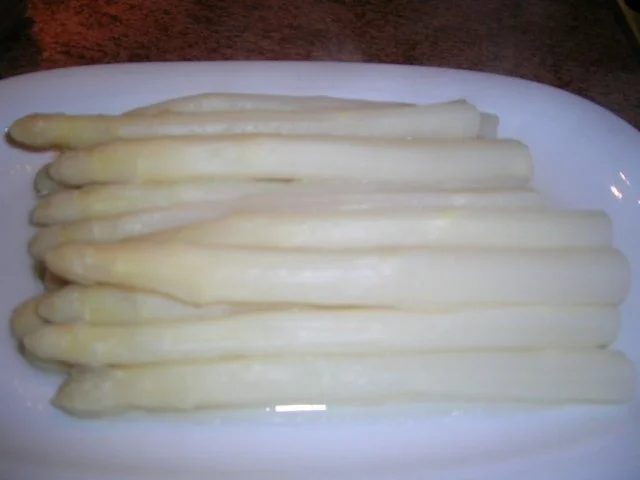 Rezept: Spargel Milano neben Herrenkartoffeln und kleinem Filetsteak Bild Nr. 6 Spargel Milano neben Herrenkartoffeln und kleinem Filetsteak - Rezept - Bild Nr. 6