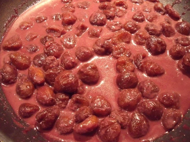 Rezept: Glasierte Maronen in Rotwein-Sauce Glasierte Maronen in Rotwein-Sauce - Rezept