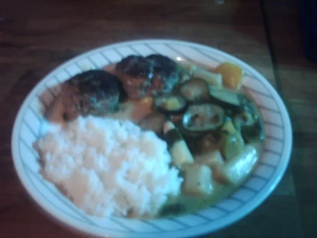 Frikadellen - Gemüseauflauf a`la Jörg mit Jasminreis - Rezept