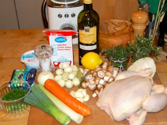 GESCHMORTES HÄHNCHEN IN WEISSWEIN  /  COQ  AU VIN BLANC - Rezept