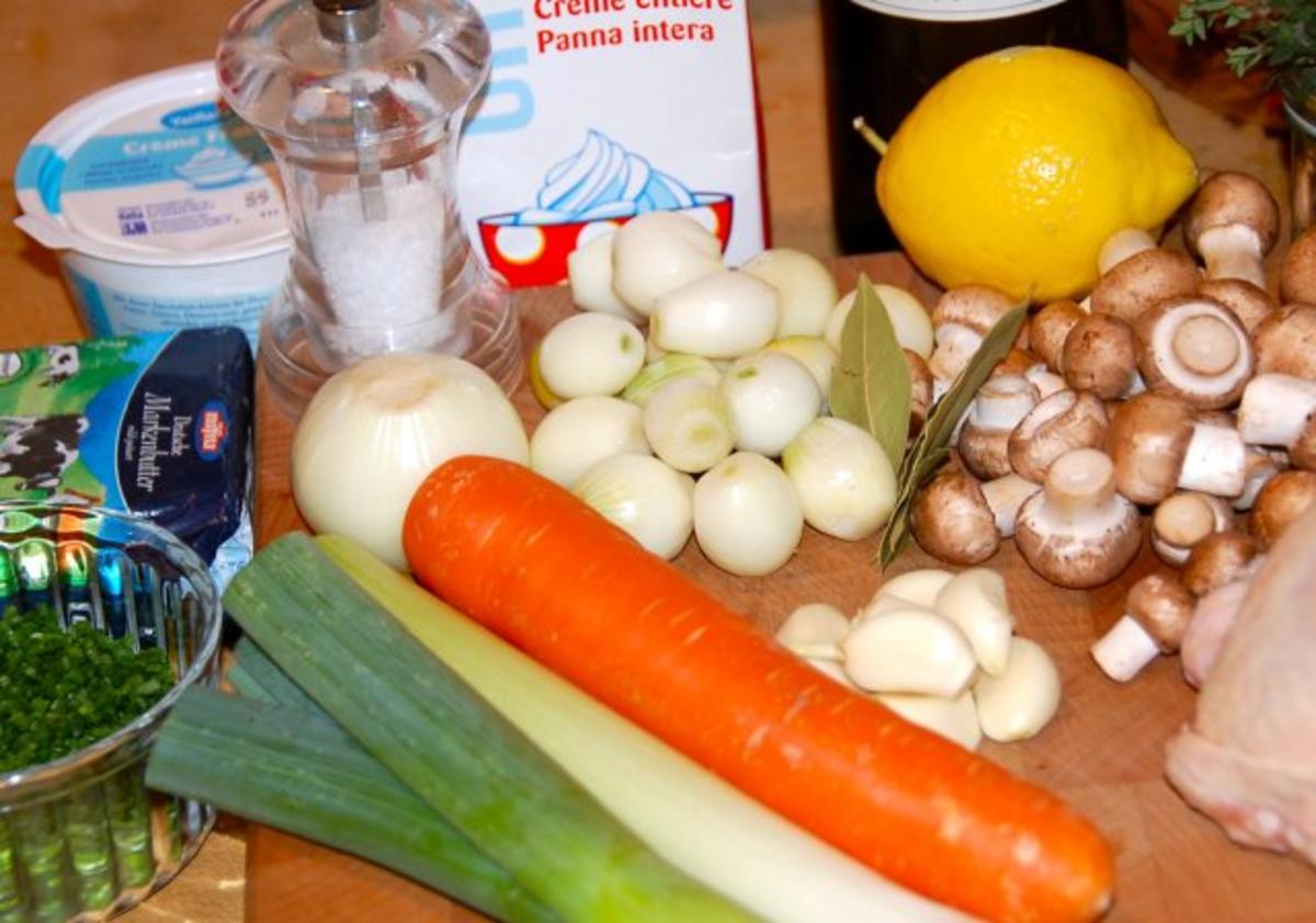 GESCHMORTES HÄHNCHEN IN WEISSWEIN  /  COQ  AU VIN BLANC - Rezept - Bild Nr. 4