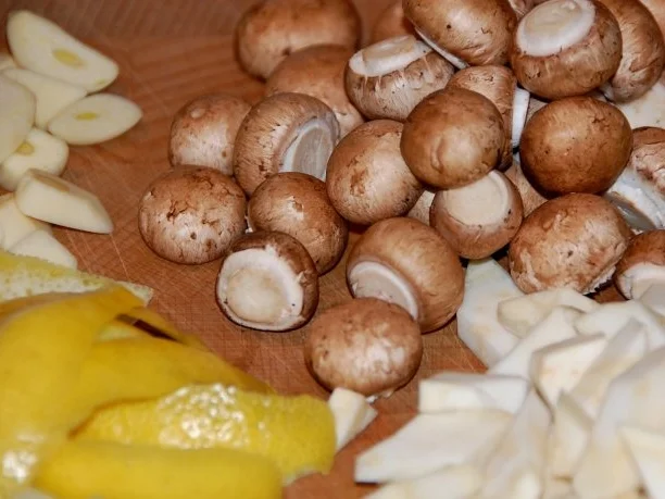 GESCHMORTES HÄHNCHEN IN WEISSWEIN  /  COQ  AU VIN BLANC - Rezept - Bild Nr. 7