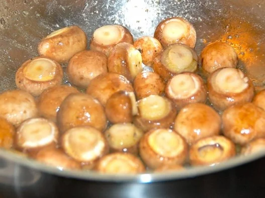 GESCHMORTES HÄHNCHEN IN WEISSWEIN  /  COQ  AU VIN BLANC - Rezept - Bild Nr. 17
