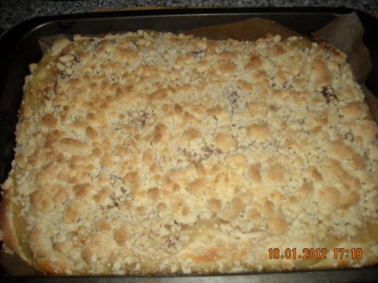 Hefestreuselkuchen mit Apfelmus - einfach - 287 kcal/100g