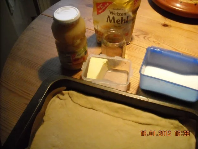 Hefestreuselkuchen mit Apfelmus - Rezept - Bild Nr. 4