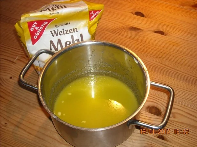 Hefestreuselkuchen mit Apfelmus - Rezept - Bild Nr. 7