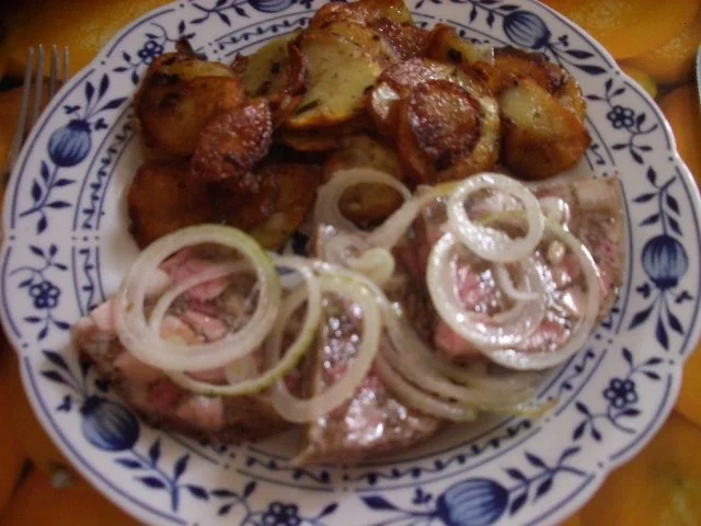 Rezept: Bratkartoffeln mit eingelegter Schüsselsülze Bratkartoffeln mit eingelegter Schüsselsülze - Rezept