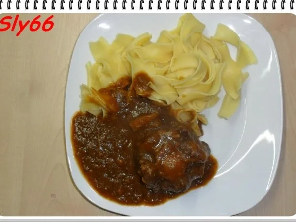 Fleischgerichte:Gulasch mit Ochsenschwanz - Rezept