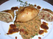 Tintenfischtuben, herzhaft gefüllt auf roten Linsen - Rezept