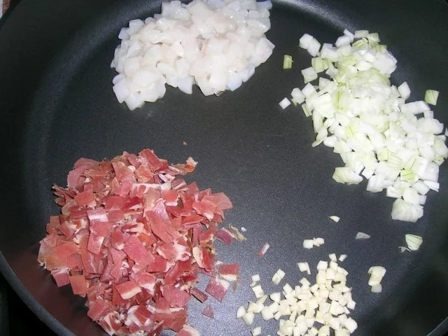 Tintenfischtuben, herzhaft gefüllt auf roten Linsen - Rezept - Bild Nr. 7