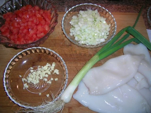 Tintenfischtuben, herzhaft gefüllt auf roten Linsen - Rezept - Bild Nr. 9