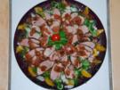 Entenbrusttranchen auf Feldsalat umzingelt von Rote Beete-Carpaccio - Rezept