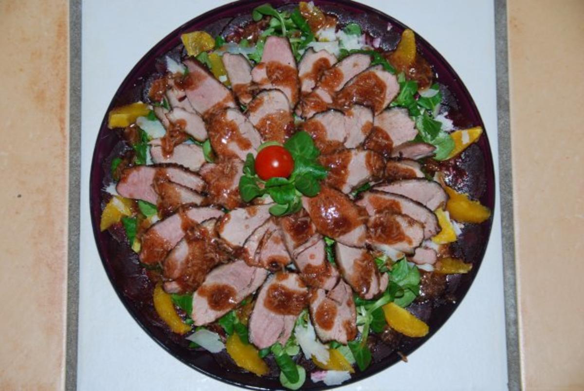 Entenbrusttranchen auf Feldsalat umzingelt von Rote Beete-Carpaccio -
Rezept von Monsch79