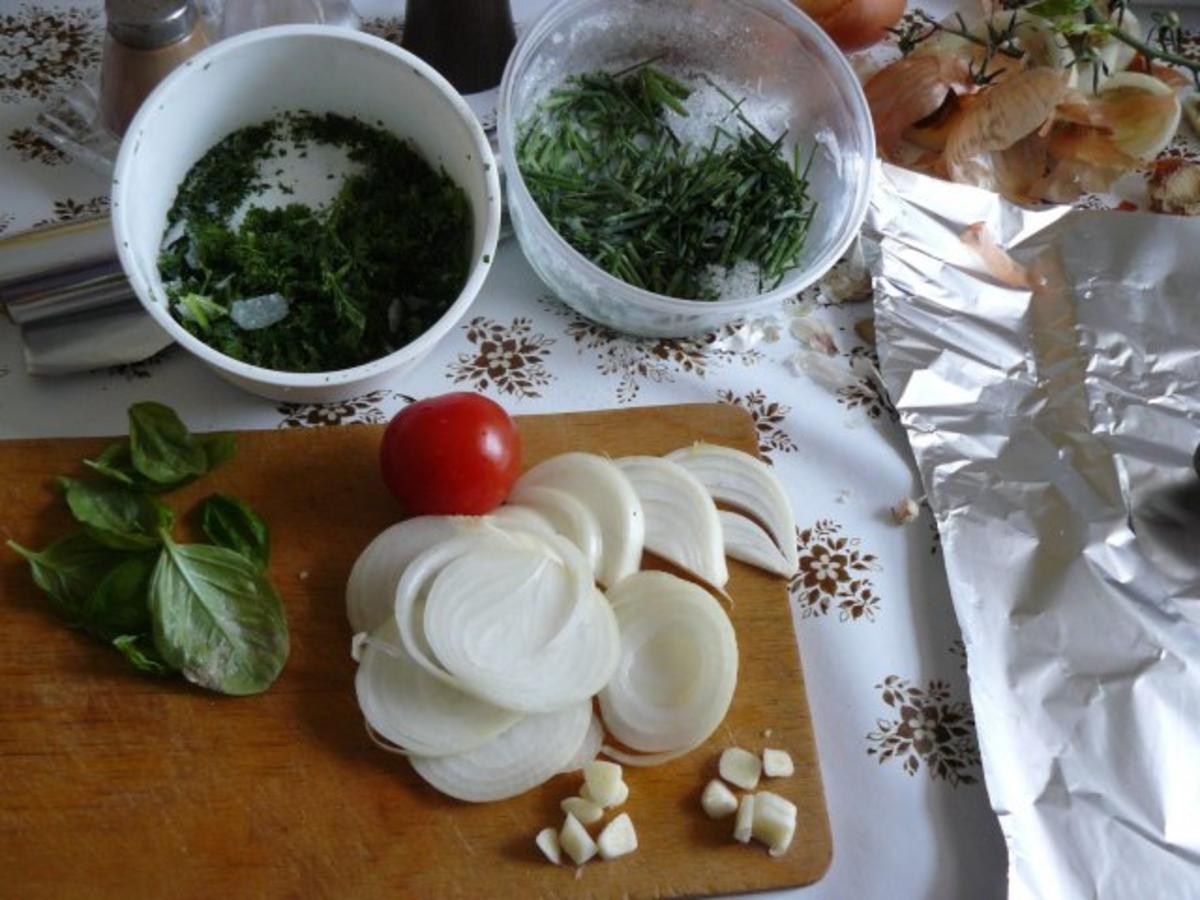 Forelle mit Kräutern gefüllt in Folie gegart - Rezept - kochbar.de