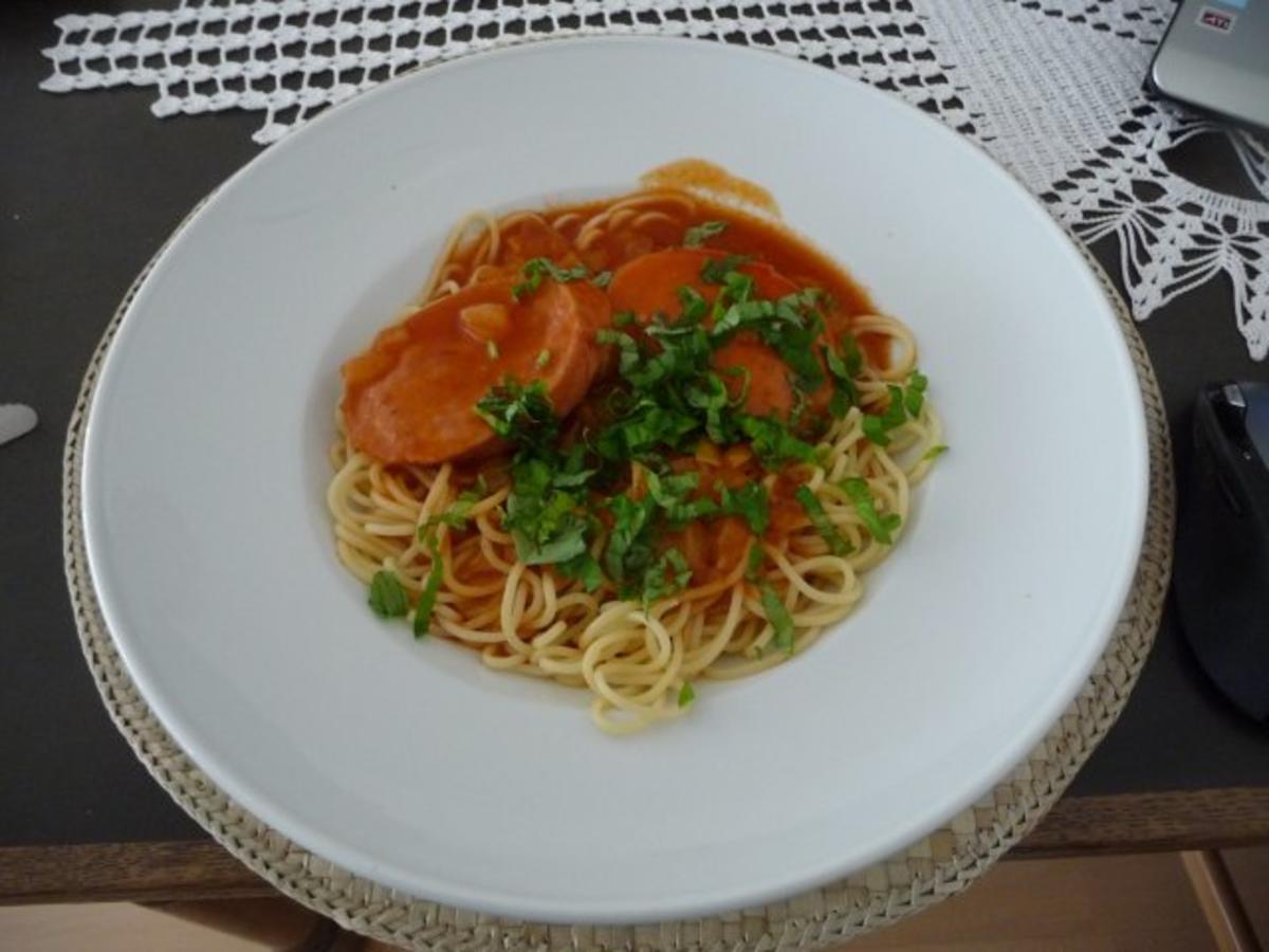 Pasta Spaghetti mit Tomatensoße und Jagdwurst Rezept kochbar.de