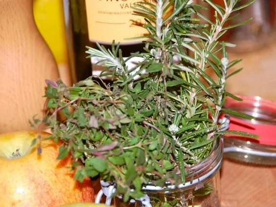 Rezept: MEDAILLONS VON DER SCHWEINELENDE MIT KARAMELLISIERTEN ÄPFELN UND CALVADOS Bild Nr. 4 MEDAILLONS VON DER SCHWEINELENDE MIT KARAMELLISIERTEN ÄPFELN UND CALVADOS - Rezept - Bild Nr. 4