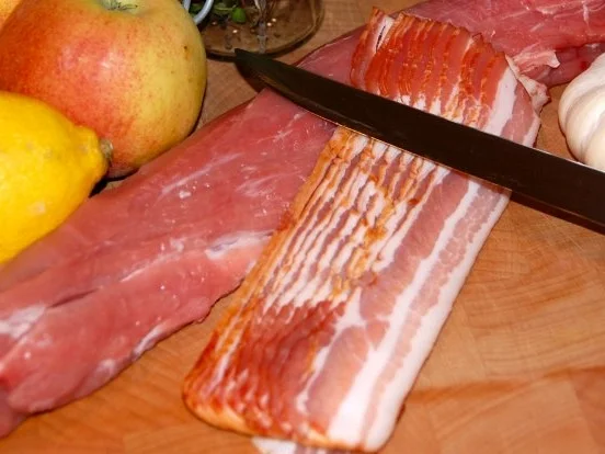 Rezept: MEDAILLONS VON DER SCHWEINELENDE MIT KARAMELLISIERTEN ÄPFELN UND CALVADOS Bild Nr. 6 MEDAILLONS VON DER SCHWEINELENDE MIT KARAMELLISIERTEN ÄPFELN UND CALVADOS - Rezept - Bild Nr. 6