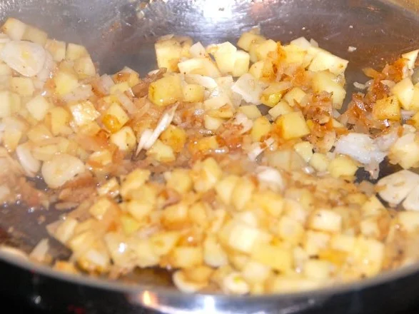 Rezept: MEDAILLONS VON DER SCHWEINELENDE MIT KARAMELLISIERTEN ÄPFELN UND CALVADOS Bild Nr. 16 MEDAILLONS VON DER SCHWEINELENDE MIT KARAMELLISIERTEN ÄPFELN UND CALVADOS - Rezept - Bild Nr. 16