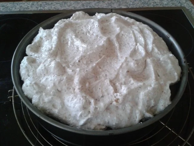 Rezept: Kirschkuchen mit Haselnuss-Baiser Bild Nr. 3 Kirschkuchen mit Haselnuss-Baiser - Rezept - Bild Nr. 3