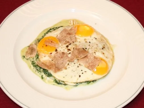 Wachteleier auf Spinatnest mit Alba-Trüffel - Rezept