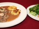 Züricher Geschnetzeltes mit Rösti, frischen Kräutersteinpilzen und Feldsalat - Rezept