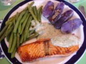 Rezept: Lachsfilet mit Dillsauce, grünen Bohnen und Kartoffeln Lachsfilet mit Dillsauce, grünen Bohnen und Kartoffeln - Rezept