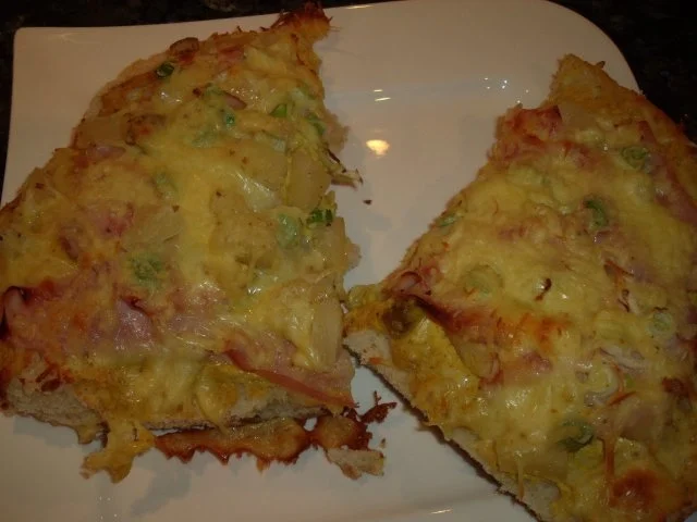 Fladenbrot überbacken mit Ananas u. Lauchzwiebeln - Rezept - Bild Nr. 2