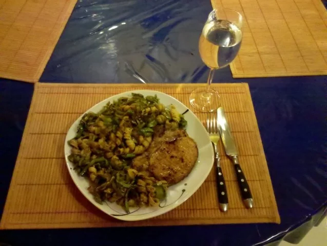 Rezept: Fleisch: Asiakotelett mit Lauchnudeln Fleisch: Asiakotelett mit Lauchnudeln - Rezept