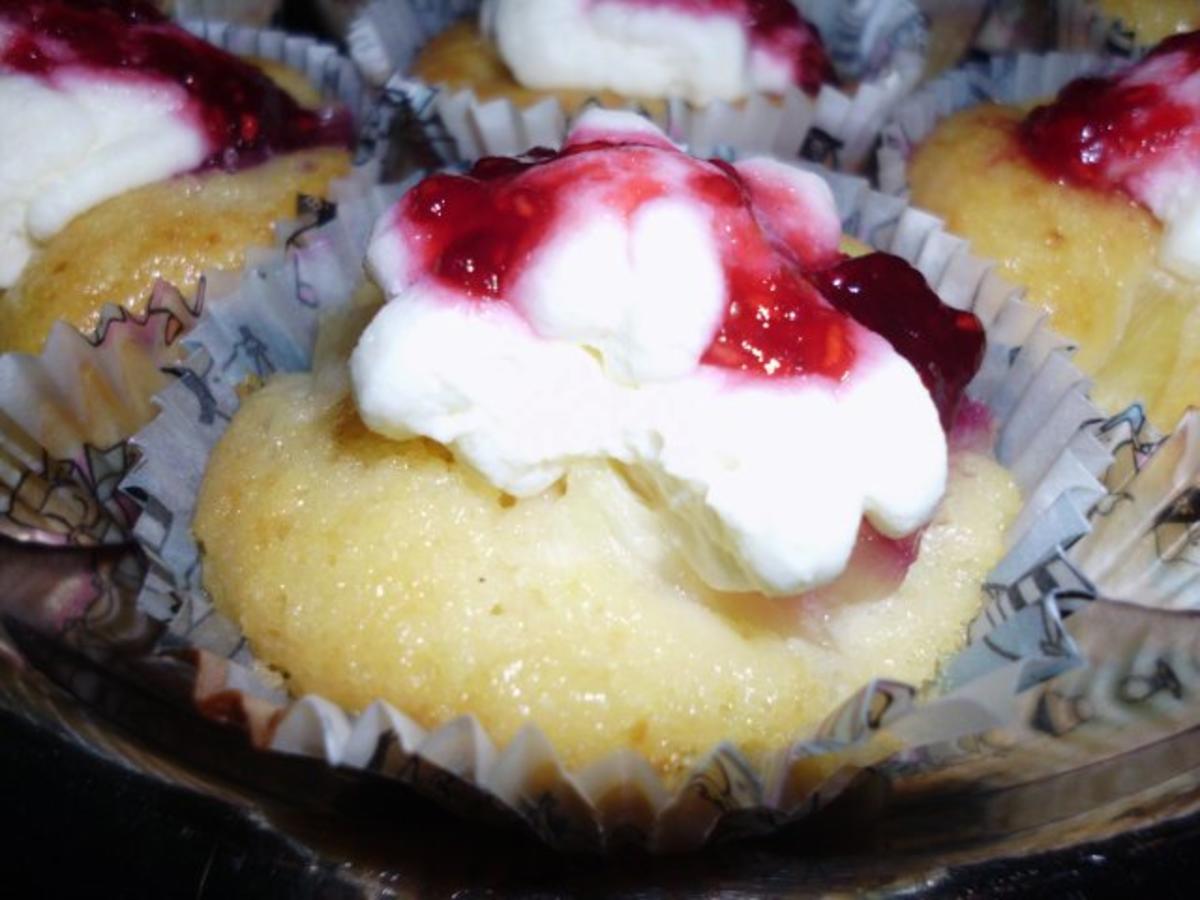 Bilder für Ananas-Joghurt-Muffins - Rezept