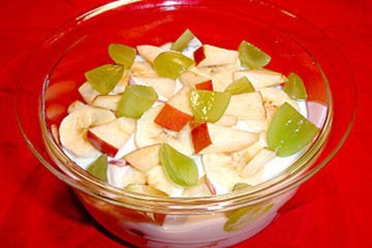 Obstsalat mit Joghurt, fettarm und Apfel - Rezept mit Bild - kochbar.de