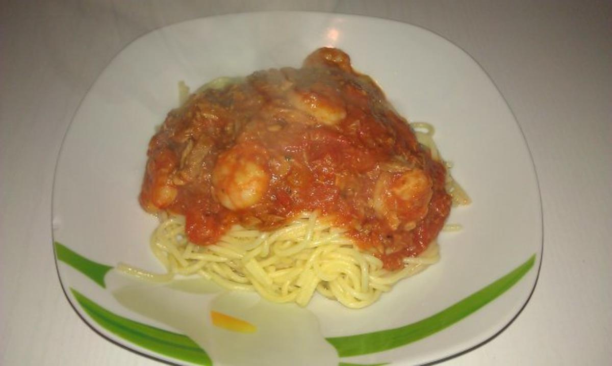 Bilder für Garnelen mit Thunfisch in Weißwein-Tomatensauce auf Spaghetti - Rezept