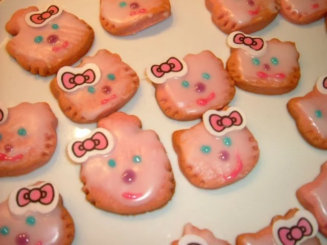 Rezept: Hello Kitty Butterkekse für Mädels ca.40 Stück Hello Kitty Butterkekse für Mädels ca.40 Stück - Rezept
