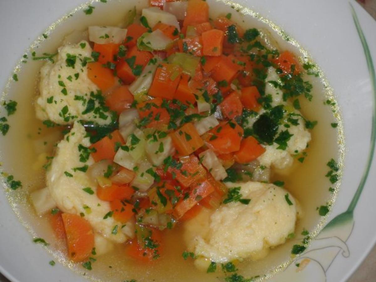 Suppe : Gemüsesuppe mit Grießklößchen - Rezept