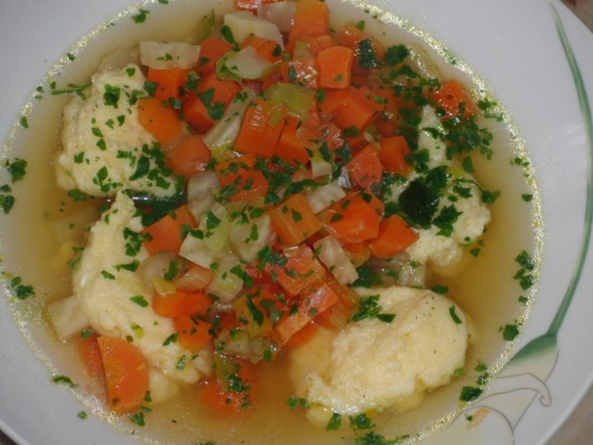 Suppe : Gemüsesuppe mit Grießklößchen - Rezept - kochbar.de