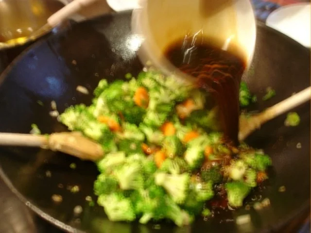 Ausgebackene Hähnchennuggets mit Gemüsenudeln - Rezept - Bild Nr. 28