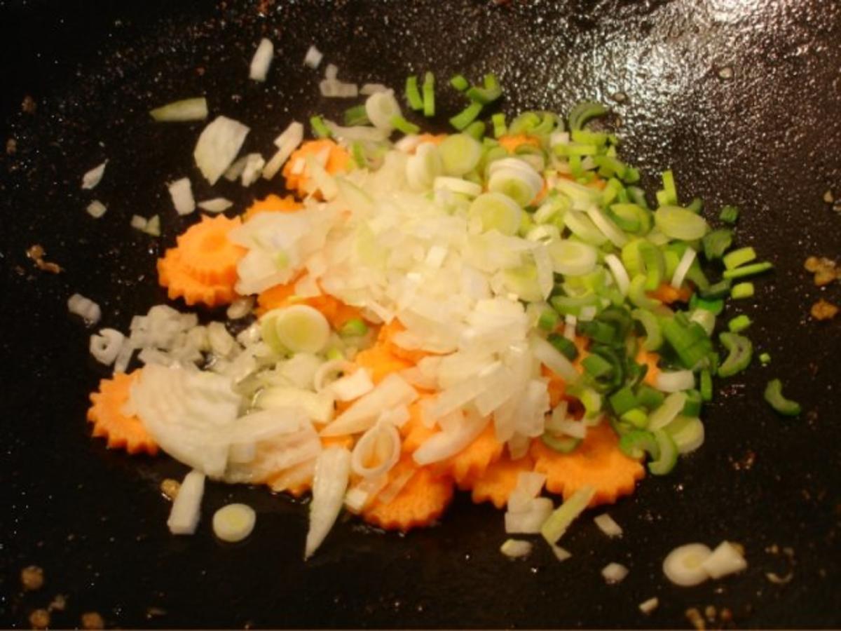 Ausgebackene Hähnchennuggets mit Gemüsenudeln - Rezept - Bild Nr. 26
